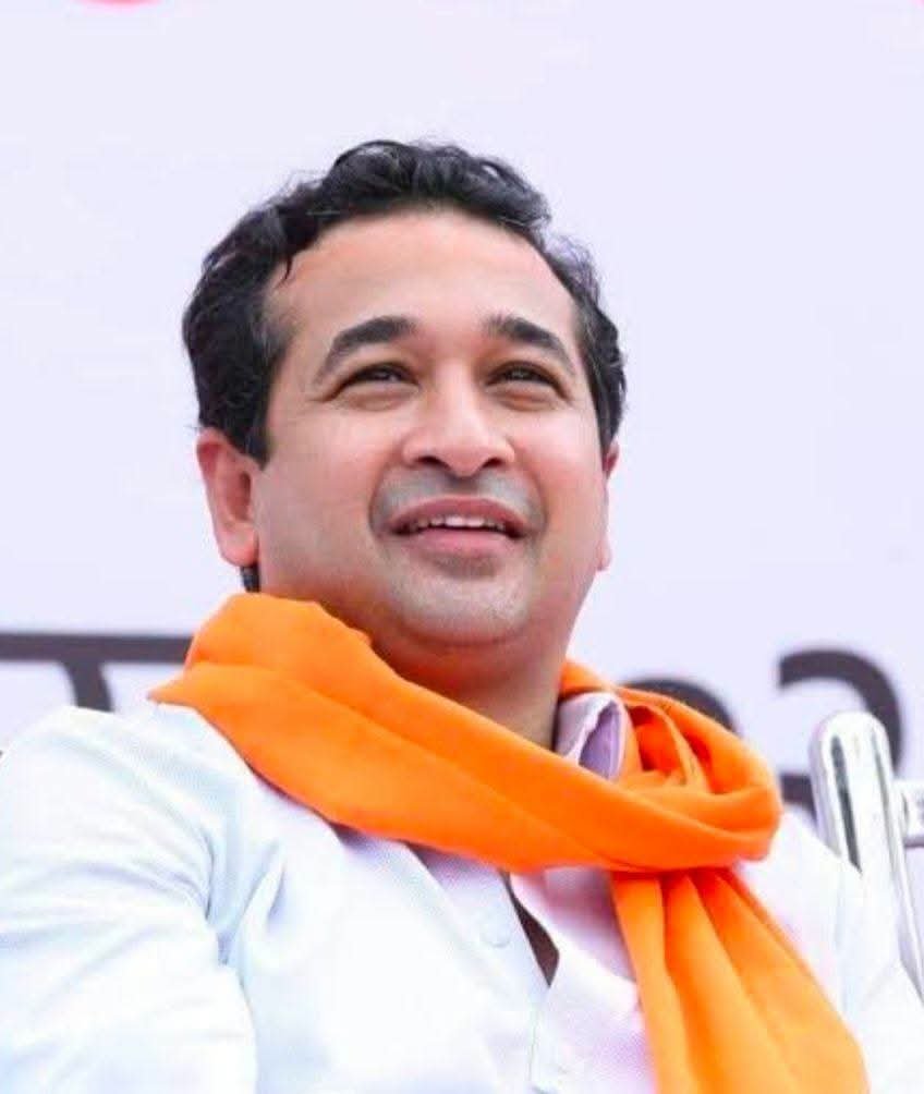 पालकमंत्री नितेश राणे यांच्या वाढदिवसानिमित्त हळवल येथे शालेय साहित्य वाटप
