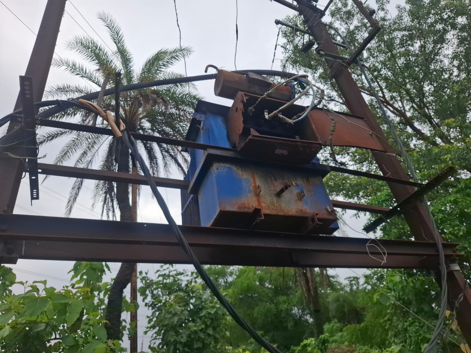 मानपाडा-वाघाडी व सोनाळे खुबरोखपाडा अंधारात; १७ दिवसांपासून वीजपुरवठा खंडित, संतप्त ग्रामस्थांचा आंदोलनाचा इशारा