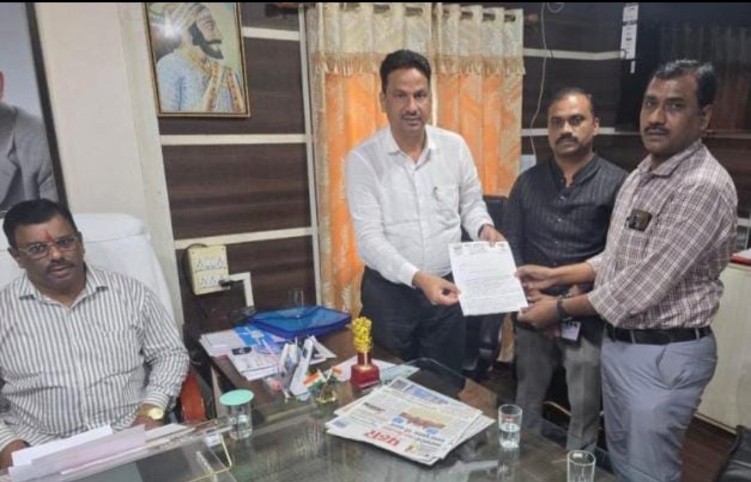 वैभववाडी बसस्थानकाच्या समस्यांवर   जि प सदस्य प्रमोद रावराणे आक्रमक  विभागीय नियंत्रकांना निवेदन; १८ ऑगस्टला प्रत्यक्ष पाहणीचे आश्वासन