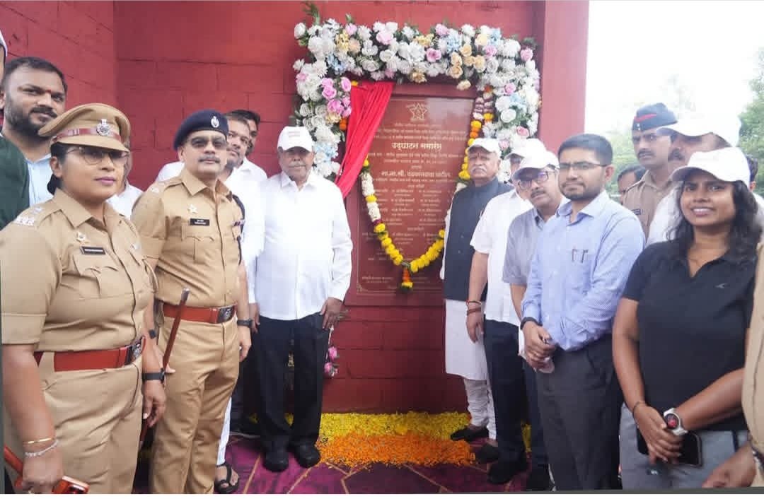सांगलीत पोलीस मुख्यालयाच्या मैदानावर किल्ला भिंतीचे पालकमंत्री चंद्रकांत पाटील यांच्या हस्ते लोकार्पण