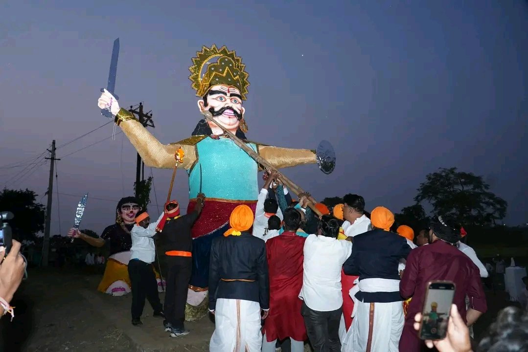 मानापूर येथे श्रीराम सेनेतर्फे रावण वध; सूर्पणखेचाही वध