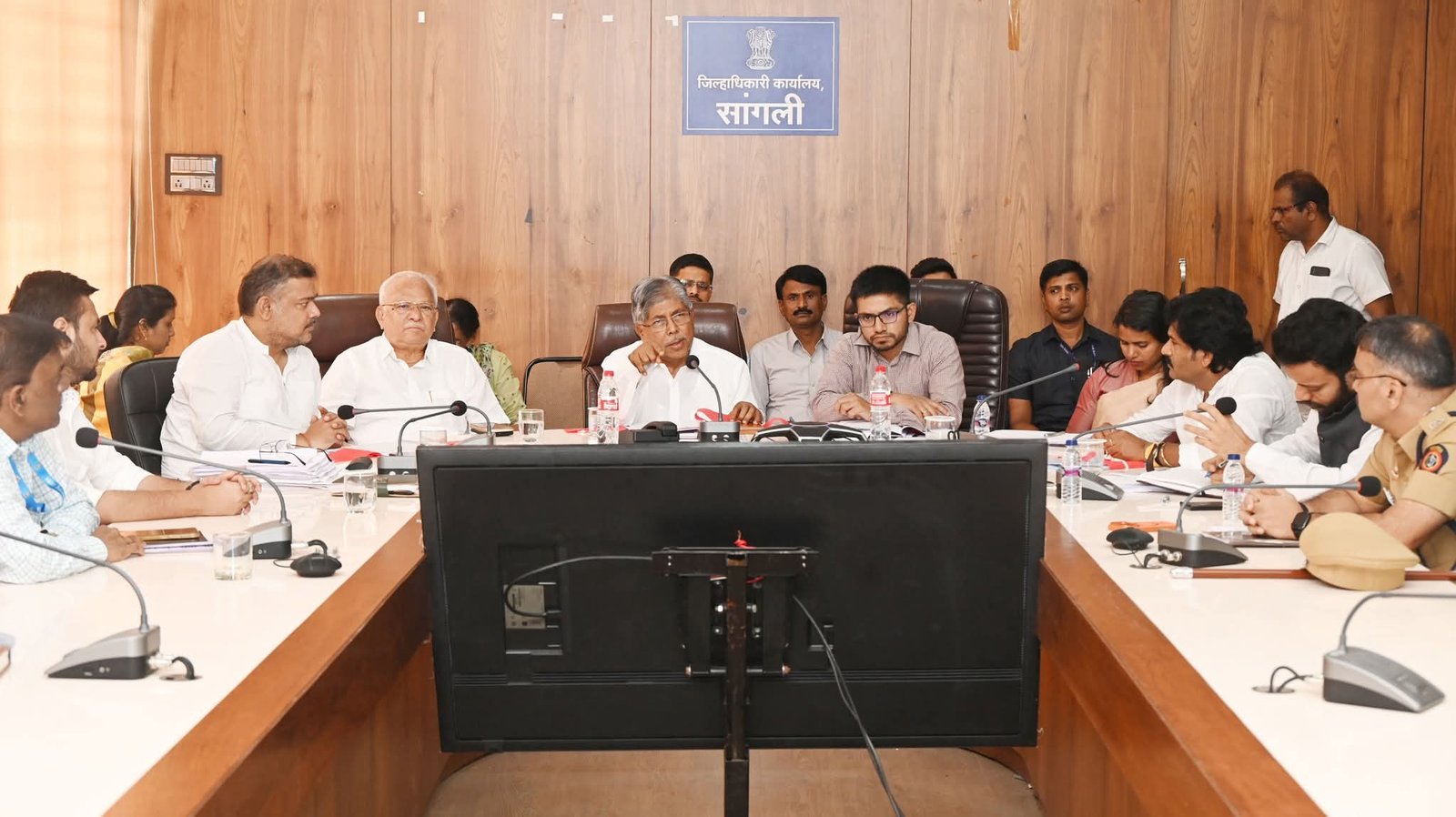 बिरोबा देवस्थान पर्यटन विकासासाठी दीडशे कोटींच्या आराखड्यास  पालकमंत्र्यांच्या अध्यक्षतेखालील जिल्हास्तरीय बैठकीत मंजुरी