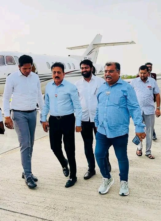 महाराष्ट्रवासीयांनो बघा, आदरणीय पंतप्रधान आणि मुख्यमंत्री साहेबांच्या आवाहनानंतर कशी छान काटकसर सुरू आहे! 