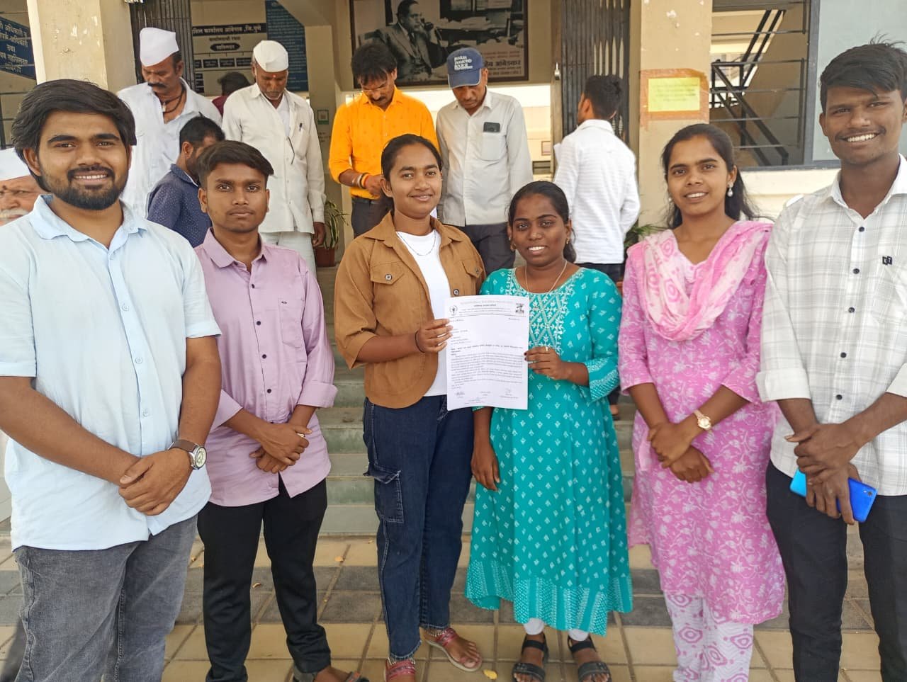 NEET पेपरफुटी प्रकरणी एसएफआय आंबेगाव तालुका समिती आक्रमक; तहसीलदारांना दिले निवेदन