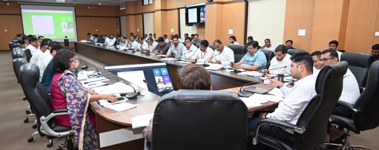 आषाढी वारी 2026 यशस्वी होण्यासाठी सर्व शासकीय विभागांनी समन्वय ठेवून कामे करावीत  - जिल्हाधिकारी एस. कार्तिकेयन