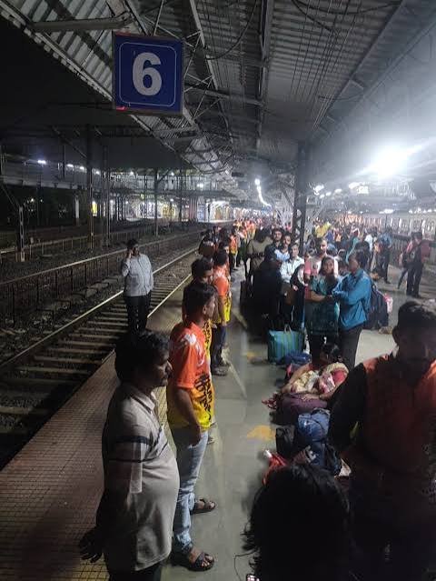 चाकरमानी परतीच्या प्रवासाला...