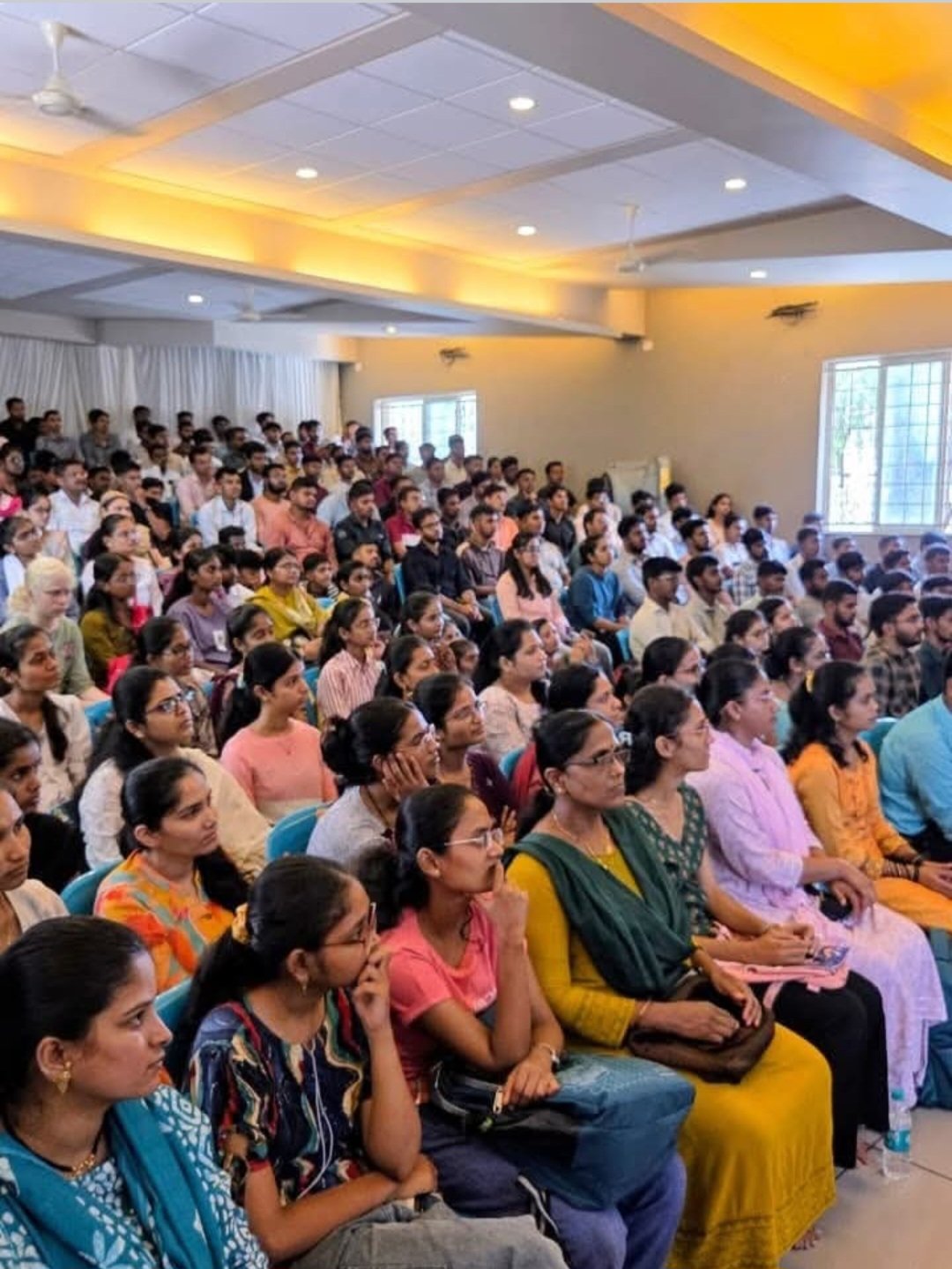 प्रशासकीय सेवा ही समाजपरिवर्तनाची सुवर्णसंधी: मनपा आयुक्त संजीता महापात्र ​सांगलीत MPSC/UPSC मोफत मार्गदर्शन शिबिराचा दिमाखदार प्रारंभ; ३०० हून अधिक विद्यार्थ्यांची उपस्थिती