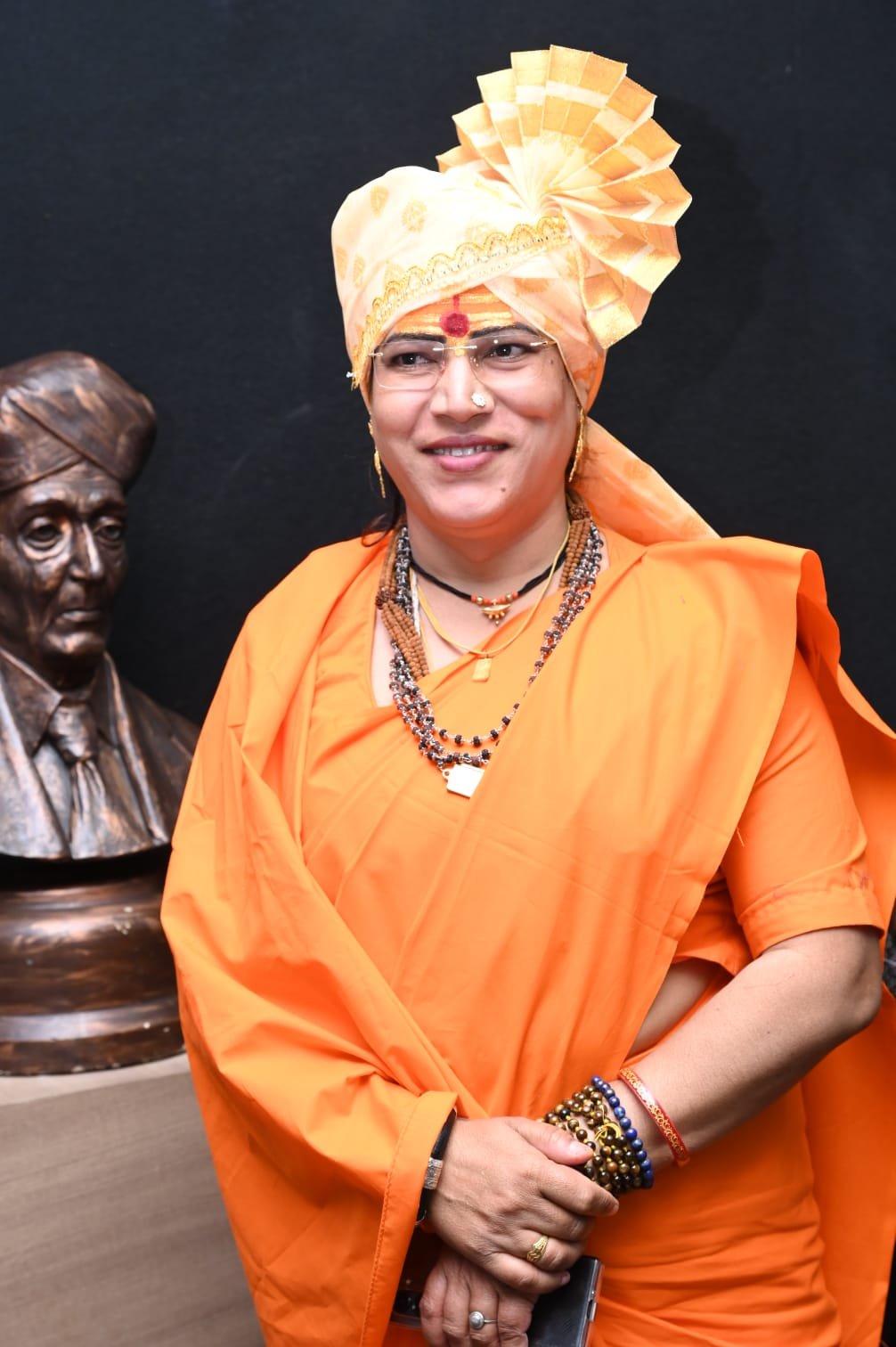 समाजसेवा, अध्यात्म आणि मानवतेच्या सेवेला मानाचा मुजरा!  श्री श्री १००८ महामंडलेश्वर स्वामी पूजा माई नदगिरी महाराज (आतंरराष्ट्रीय किन्नर आखाडा नाशिक)आईसाहेब यांना "आधार फाउंडेशन राज्यस्तरीय समाजभूषण पुरस्कार २०२६" जाहीर*