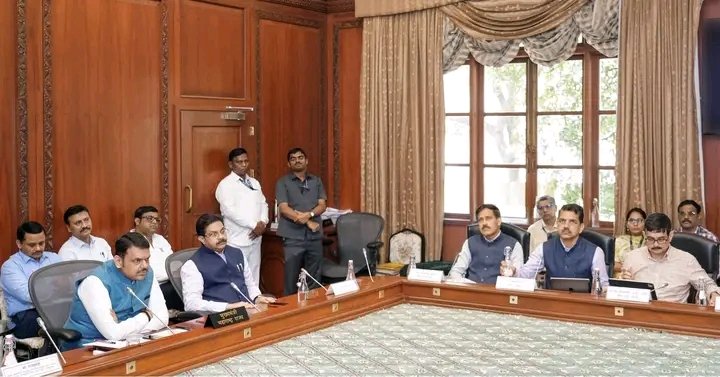 रेल्वे फाटकमुक्त महाराष्ट्राच्या दिशेने मोठे पाऊल! ‘महारेल’च्या ६५ महत्त्वपूर्ण प्रकल्पांना मुख्यमंत्री फडणवीस यांचा हिरवा झेंडा