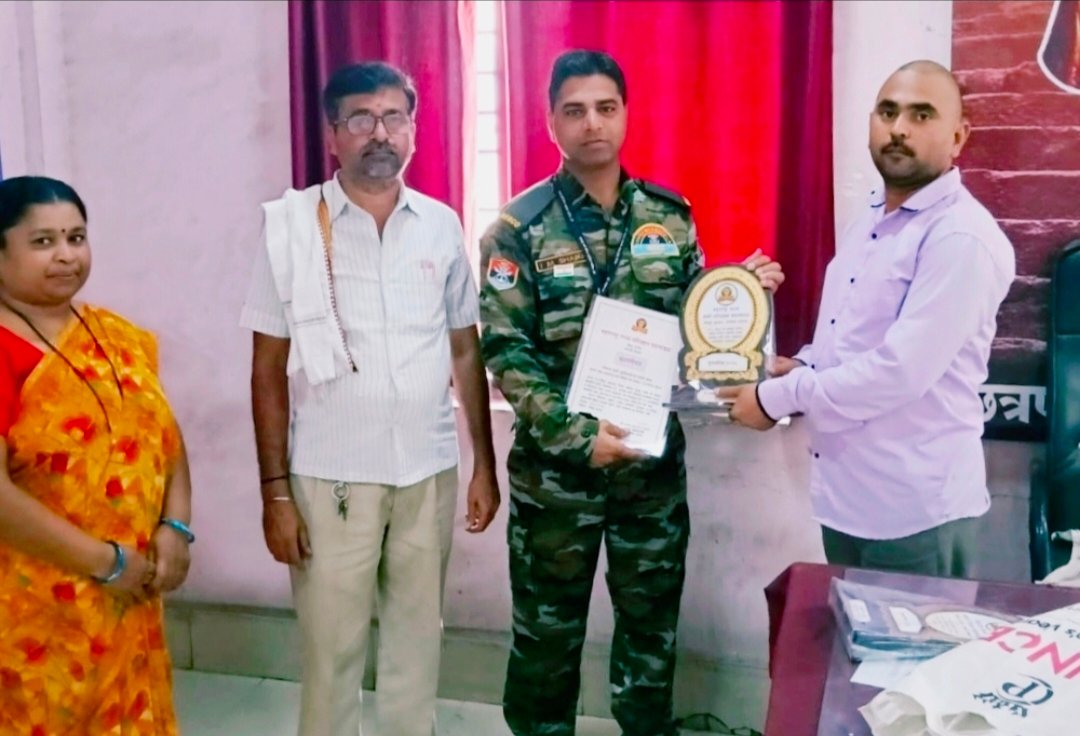 एसटी प्रवाशांच्या प्रामाणिक सेवेसाठी सुरक्षारक्षक शेख समी यांचा गौरव सन्मानचिन्ह व प्रशस्तीपत्र देऊन केला सत्कार