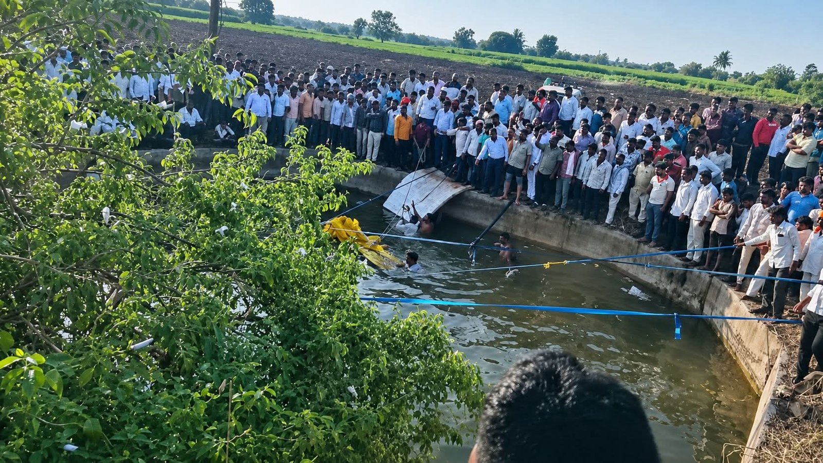 दर्शनाहून परतताना काळाचा घाला! विहिरीत कोसळलेल्या पिकअपने १४ भाविकांचा जीव घेतला; संपूर्ण गाव शोकसागरात