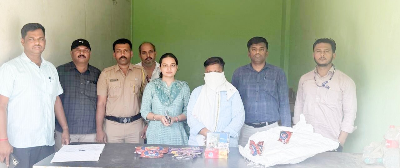 इंदापूरात गुटखा माफियांवर धाड;  ₹2.41 लाखांचा प्रतिबंधित गुटखा साठा जप्त; एकावर गुन्हा दाखल.