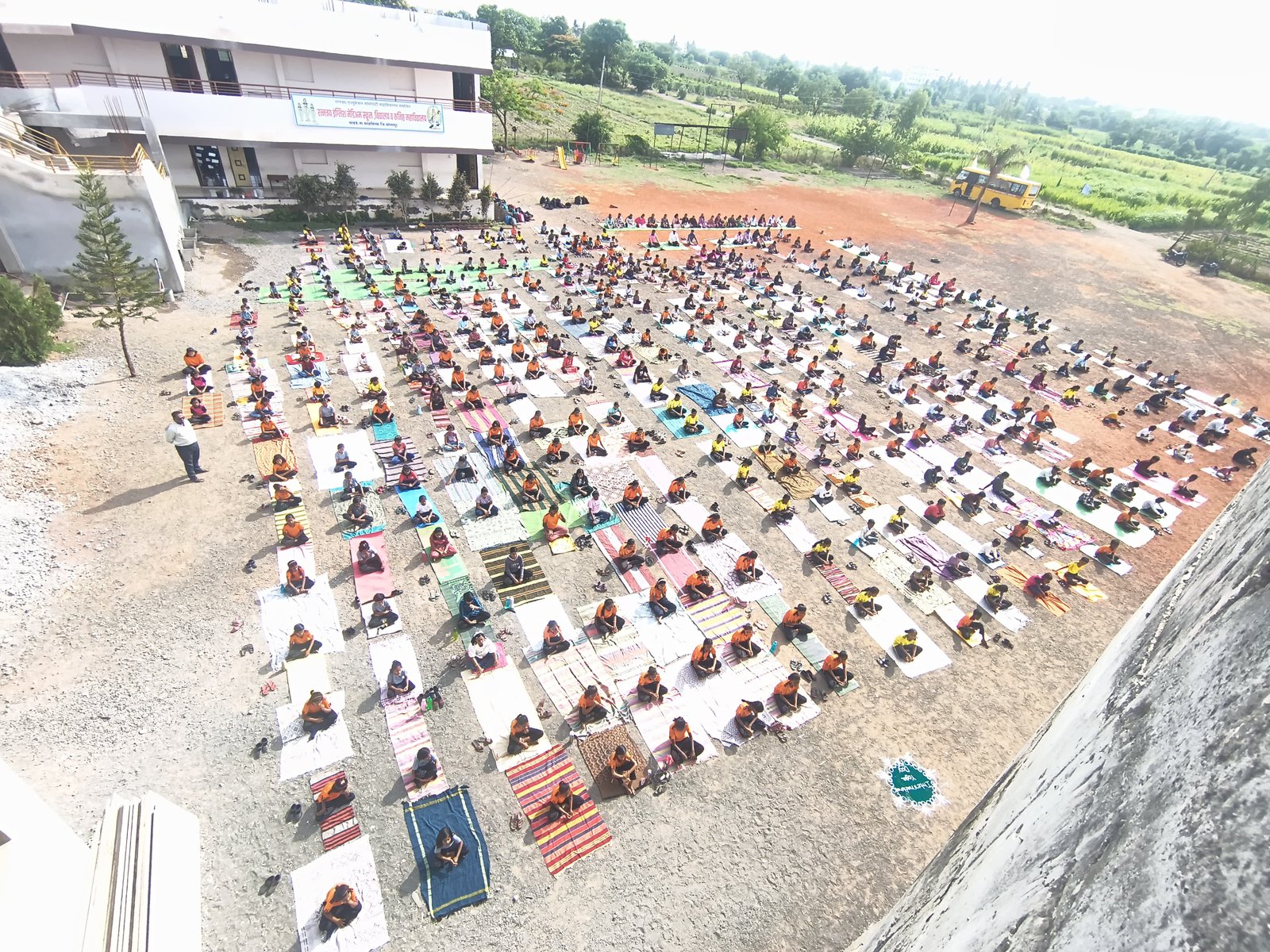 योगातून निरोगी जीवनाचा संदेश; रत्नत्रय स्कूलमध्ये आंतरराष्ट्रीय योग दिन उत्साहात