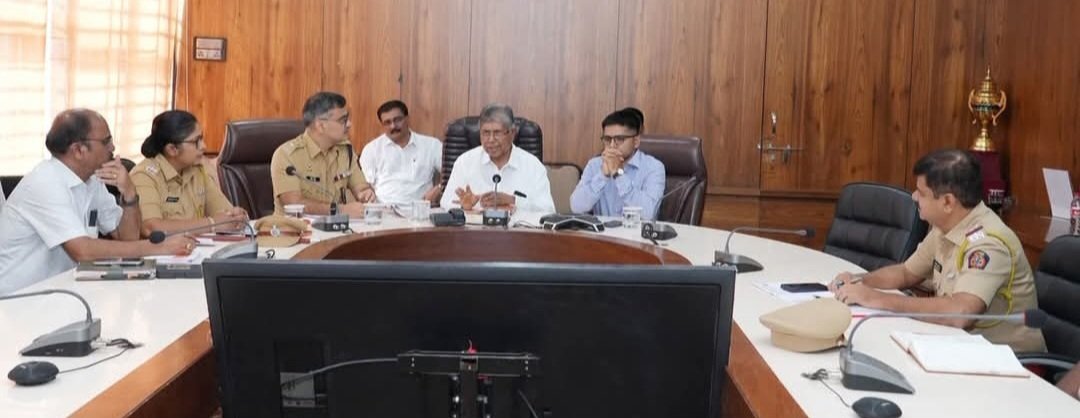 गुन्हेगारीला आळा घालण्यासाठी पोलीस दलाने कठोर पावले उचलावीत.