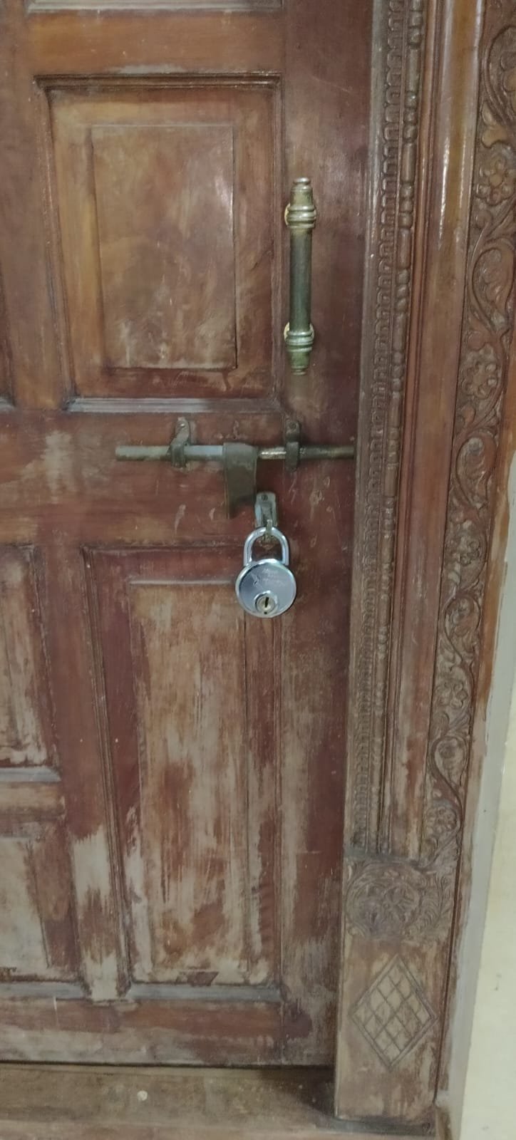 नांदगाव हायवे लगत असलेला बंगला भर दिवसा फोडला ; काही रक्कम व दोन मोबाईल लंपास 