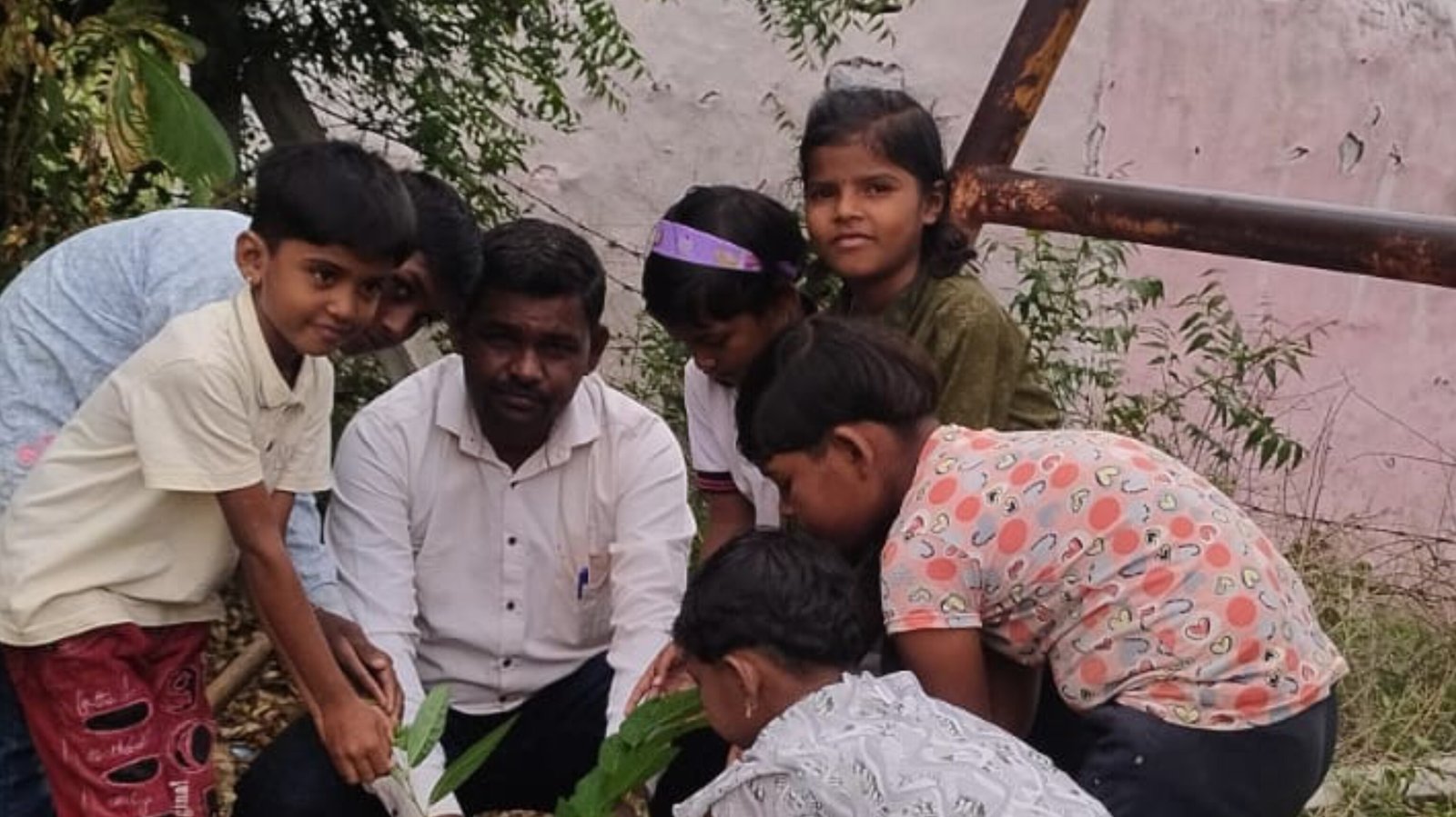 जि.प. शाळा कटरेवाडीत 'पंचम कार्यक्रम' उत्साहात; वकृत्व स्पर्धा, वृक्षारोपण व शैक्षणिक उपक्रमांचे आयोजन
