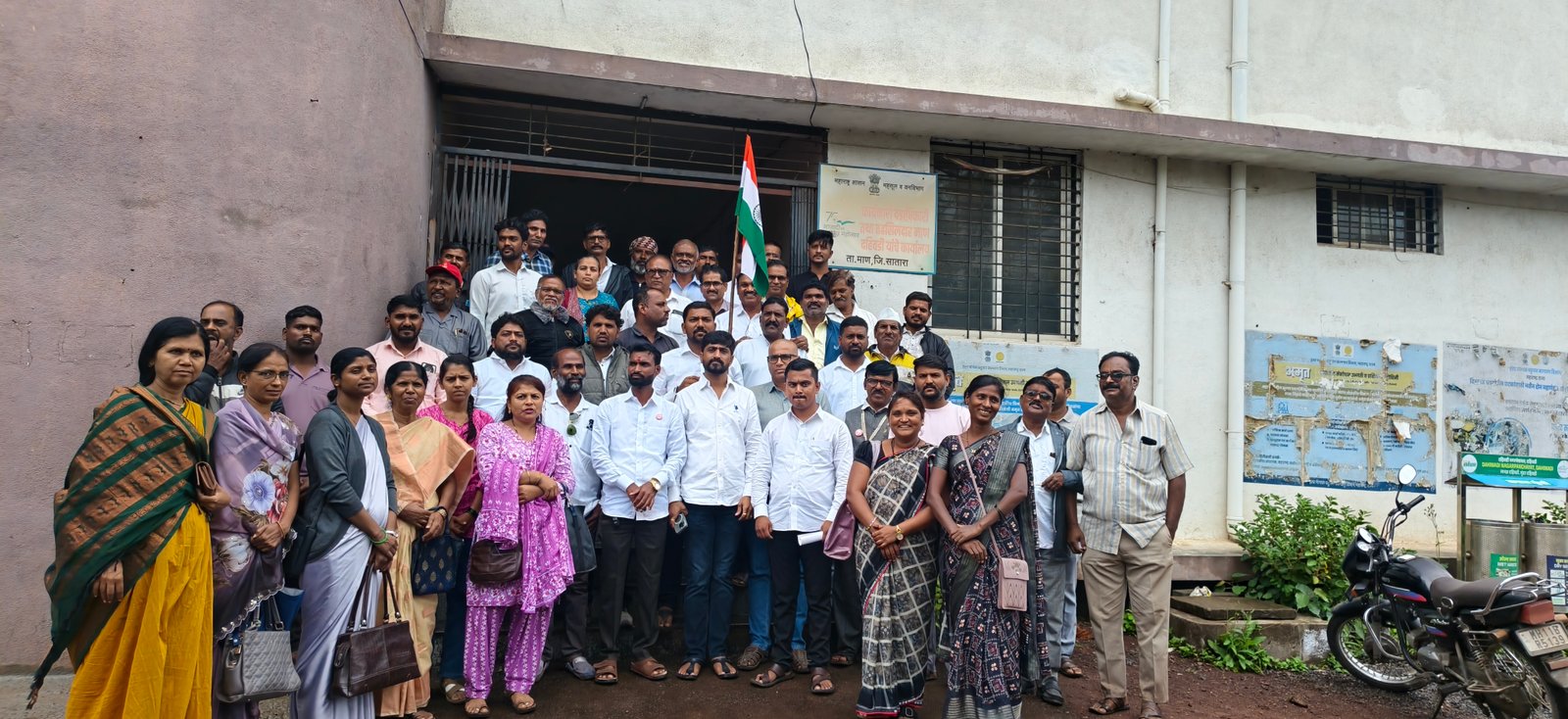 दिल्लीतील विद्यार्थ्यांच्या मारहाणीचा निषेध; दहिवडीत संतप्त मोर्चा, केंद्रीय शिक्षण मंत्र्यांच्या राजीनाम्याची जोरदार मागणी